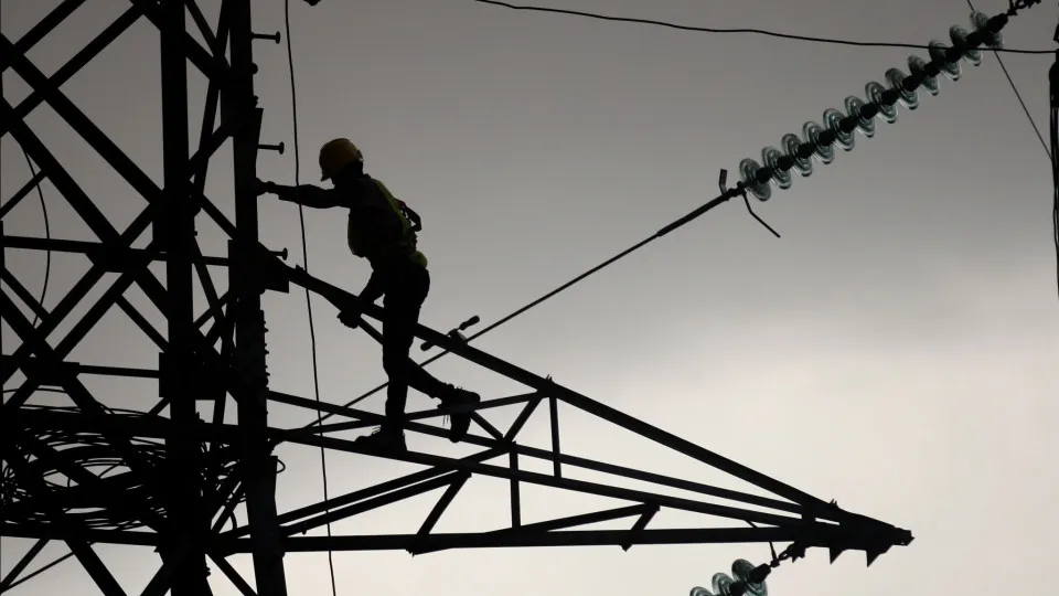 E-Redes contabiliza 70 mil clientes sem energia elétrica às