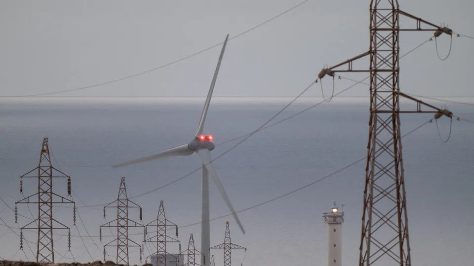 ERSE aponta para necessidade de acelerar redes elétricas