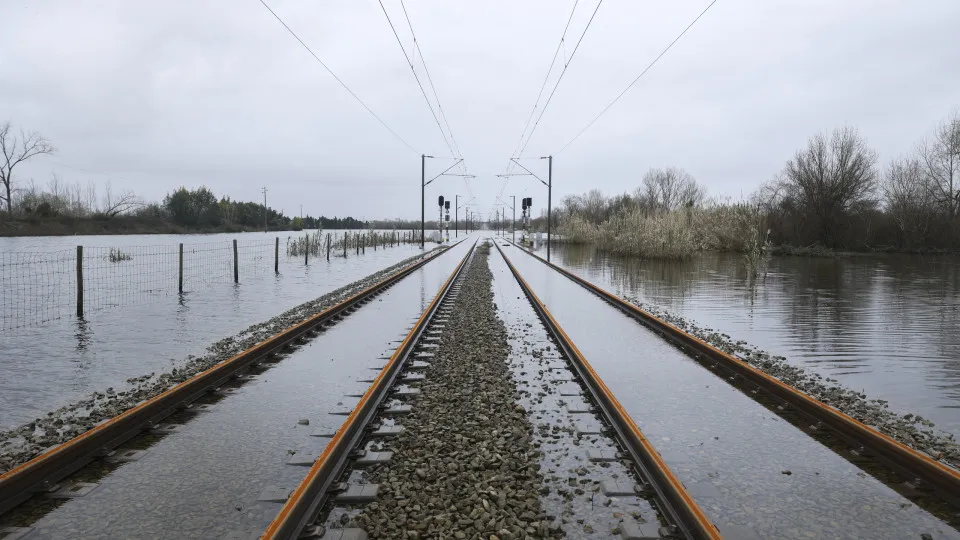 Empresas ferroviárias querem resposta a pedido de suspensão