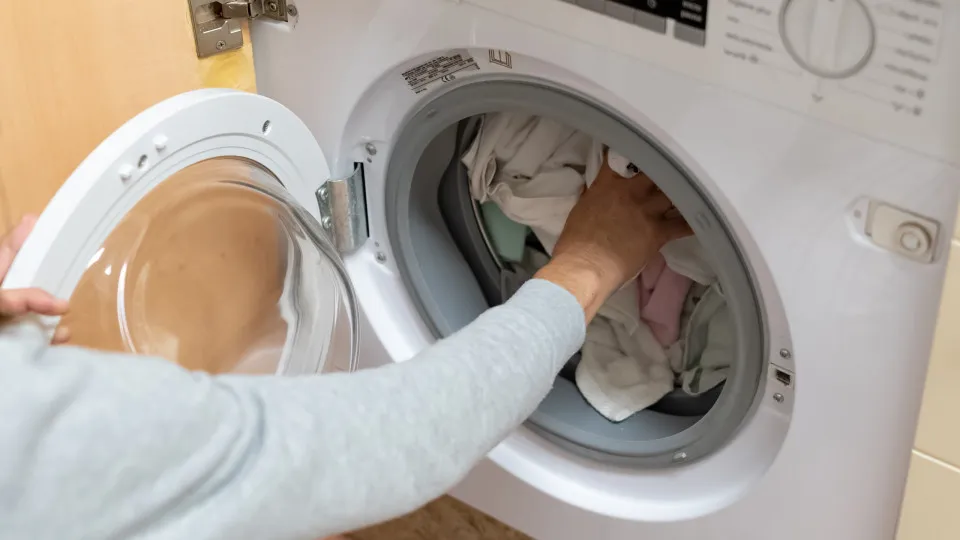 Máquina da roupa: Cinco dicas para poupar e quando deve
