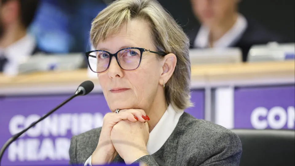 Maria Luís Albuquerque defende reforço das pensões