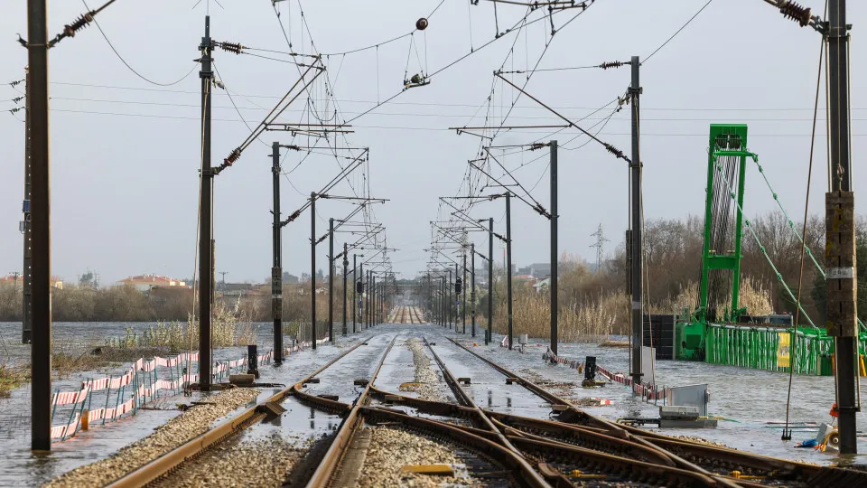 Mau tempo? Linhas ferroviárias ainda com constrangimentos na