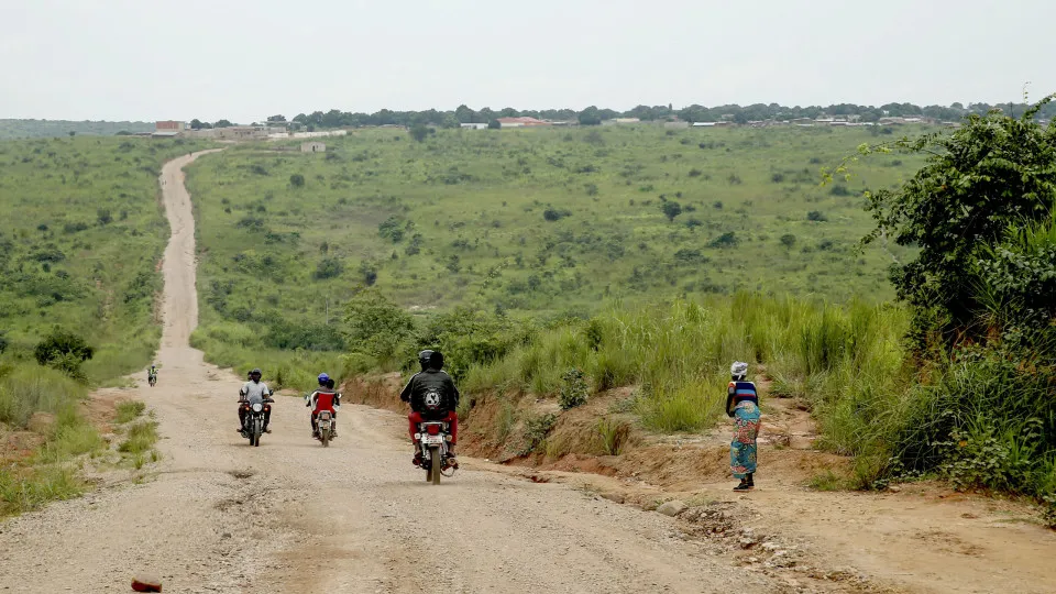 Menos de metade das estradas nacionais em Angola está
