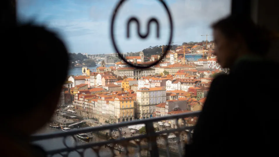 Metro do Porto reduz frequência a partir de 4.ª-feira por