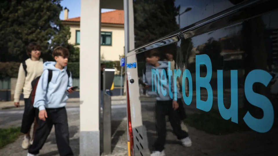 Metrobus do Porto arranca hoje fase experimental após ano e
