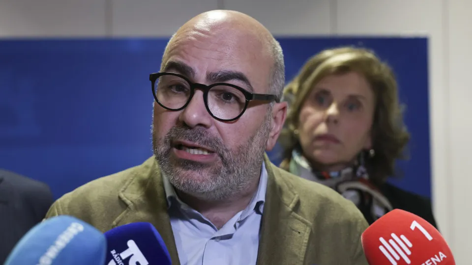 Ministro diz que irá demorar "várias semanas" reparação de