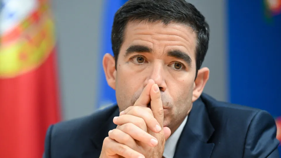 "Não há dinheiro para tudo." Leitão Amaro pede à AR que