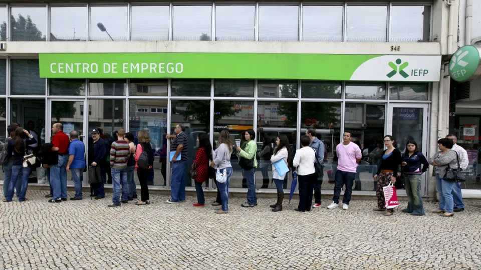 Número de beneficiários de prestações de desemprego caiu