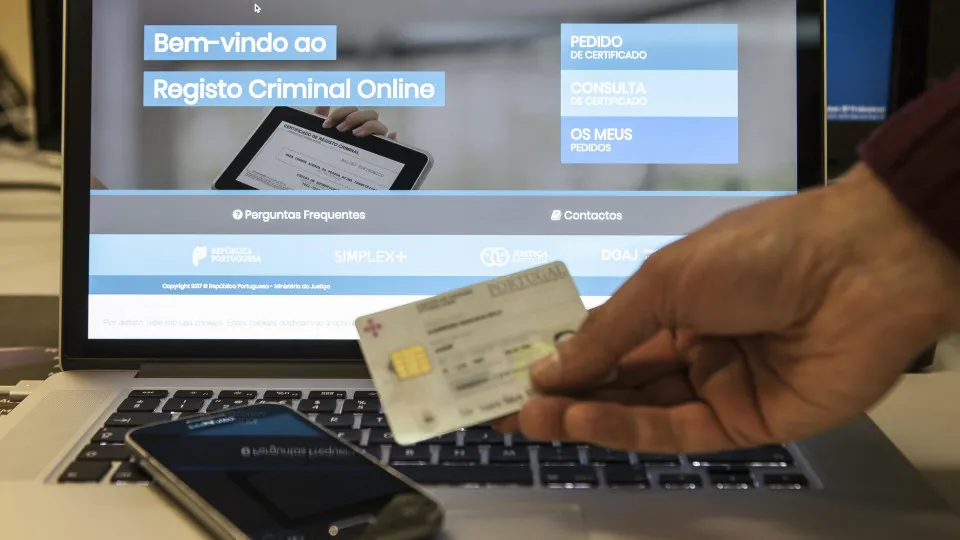 Pessoas afetadas por tempestade não pagam para renovar