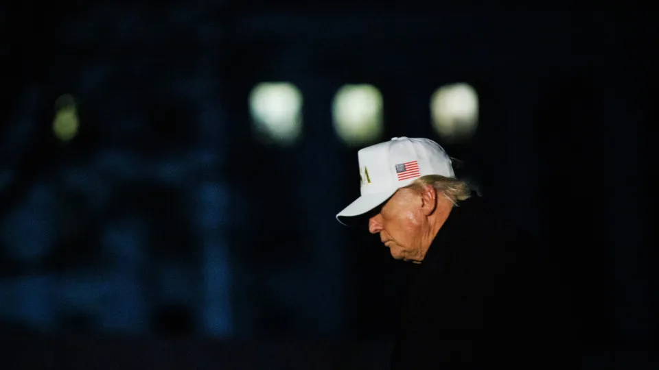 Preço do petróleo cai 3% após Trump dizer que espera acordo