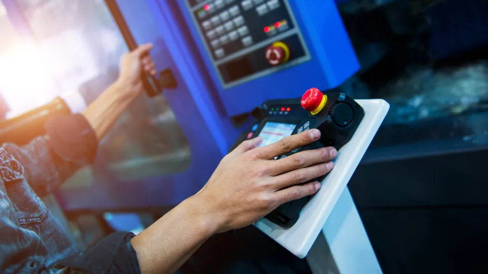 Preços na produção industrial descem 2,1% em janeiro