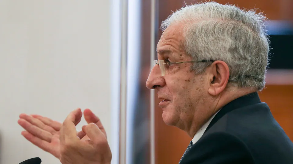 Regiões? "Constituição está sendo ignorada há 50 anos", diz
