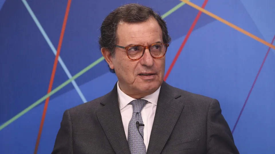 Salário do mês passado? Ministro admite: "Palavras não foram