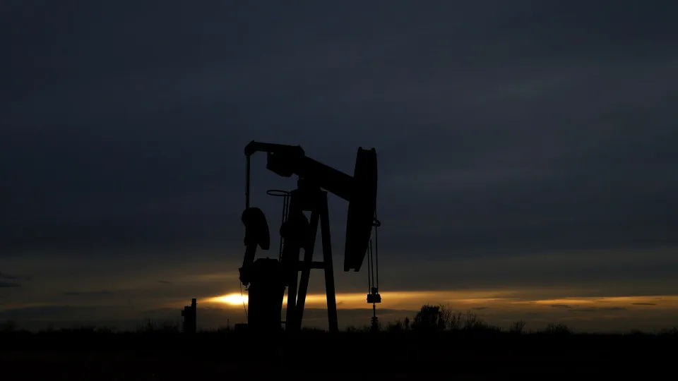 Setor petrolífero angolano com investimento anual de 12 mil