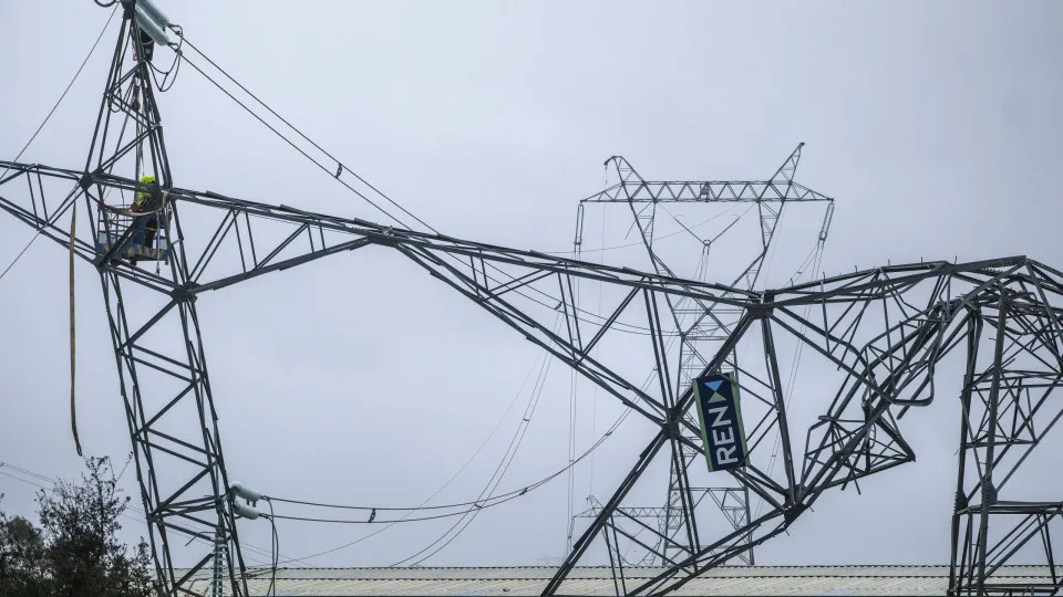 Um total de 103 mil clientes da E-Redes sem energia às 17h