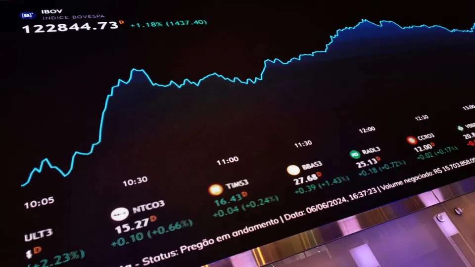 Bolsas europeias abrem com perdas superiores a 2% devido à