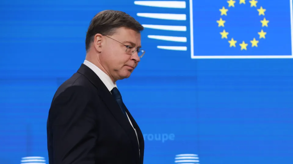Bruxelas propõe taxar menos a luz do que os combustíveis