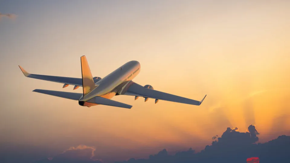 Companhia aérea cancela uma centena de voos por causa dos