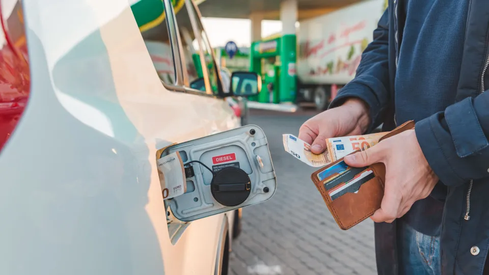 Montenegro rejeita fixar já limites às margens de lucro das