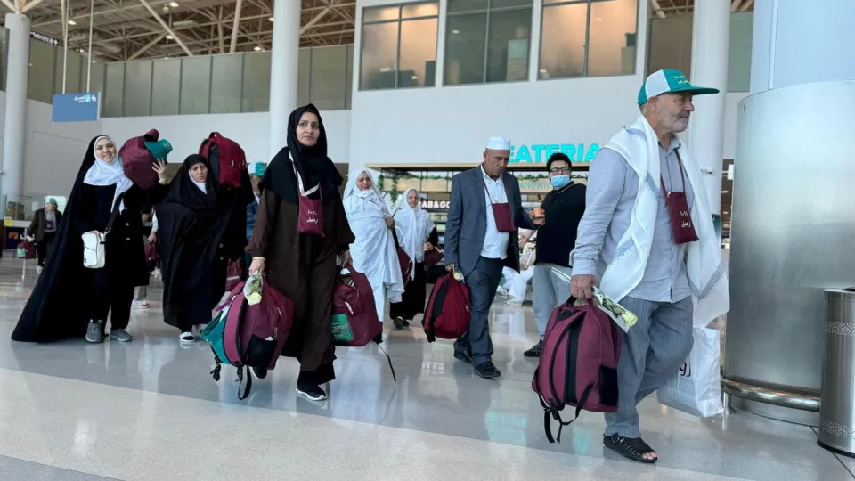Conflito no Irão deixa centenas de viajantes retidos, dizem