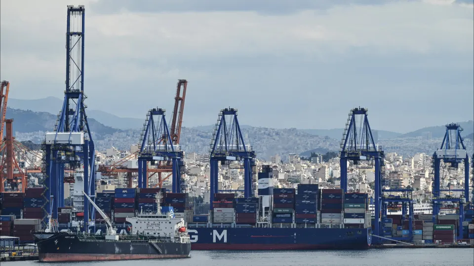Cosco prevê "algum impacto" da guerra em terminal em Abu