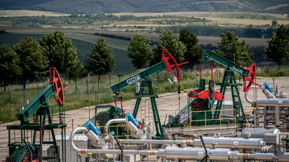 Cotação do Brent prossegue escalada e aproxima-se dos 108