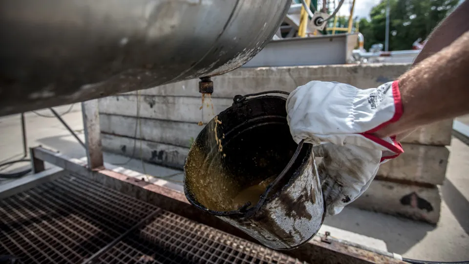 Cotação do Brent sobe 6,76% mas fecha em baixa e abaixo dos