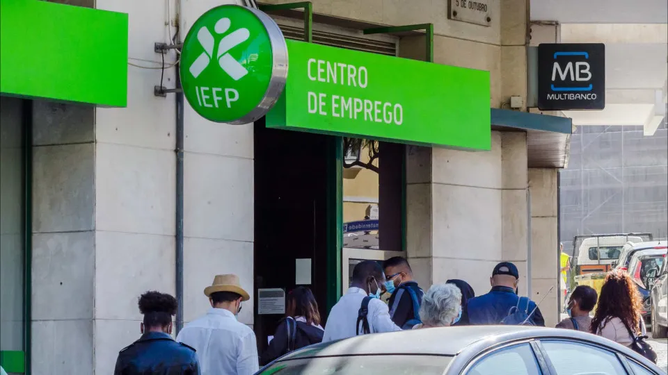 Desemprego mantém-se nos 5,6% em janeiro, o mínimo de 23