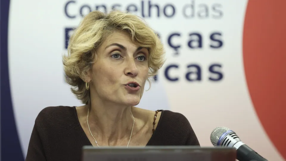 Dívida pública abaixo de 90% do PIB dá "efeito psicológico"