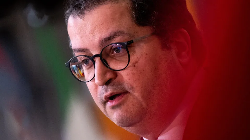 Do brilharete ao "pequeno défice", como está a economia? O
