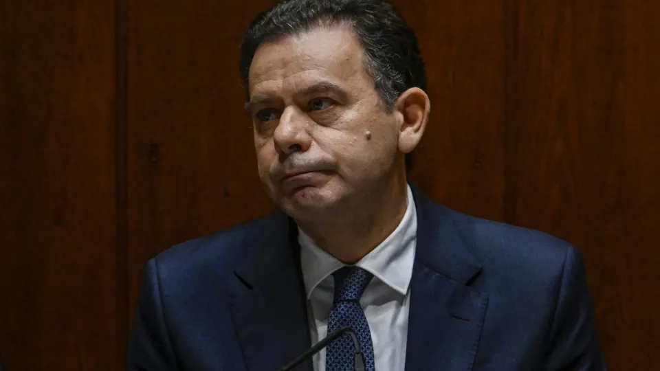Dois milhões de barris. Portugal vai mexer em suas reservas