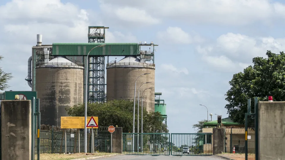 Encerramento da maior indústria moçambicana mergulha