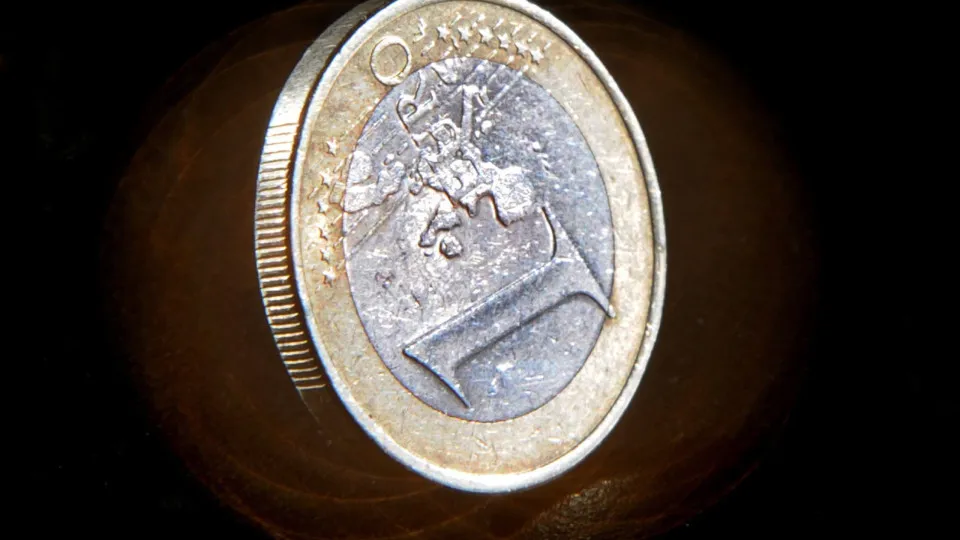 Euro em queda pronunciada desce para patamar dos 1,15