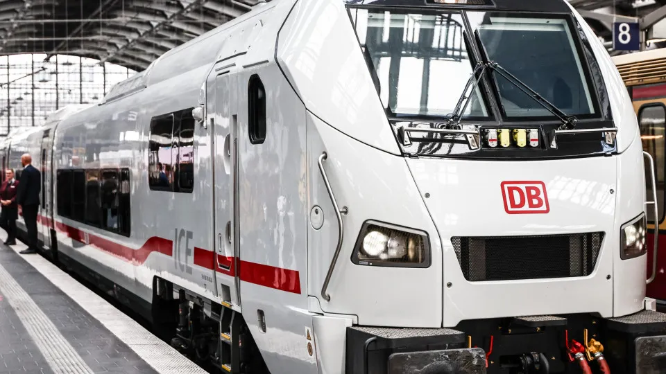 Ferroviária alemã Deutsche Bahn regista prejuízo de 2,3 mil