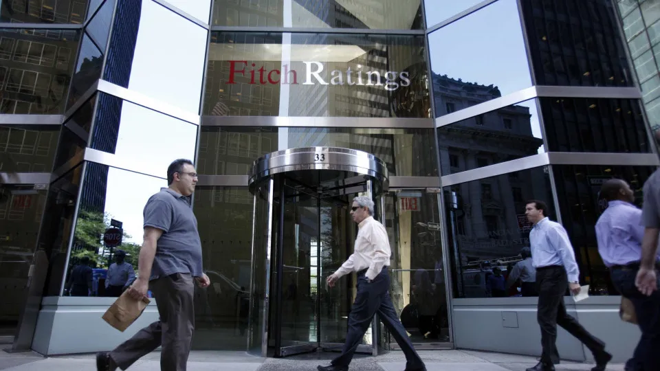 Fitch deve manter 'rating' de Portugal mas perspectiva pode