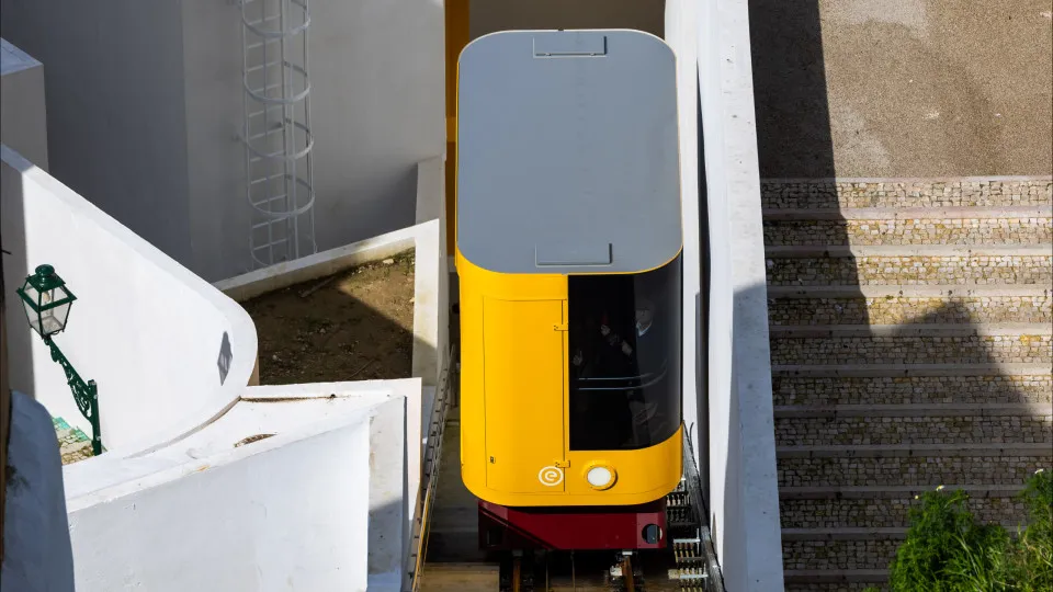 Funicular da Graça, em Lisboa, reabre em abril após