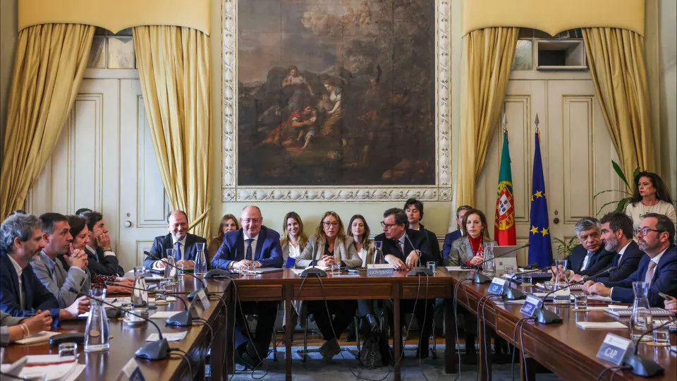 Governo, UGT e patrões voltam a reunir-se hoje sobre reforma