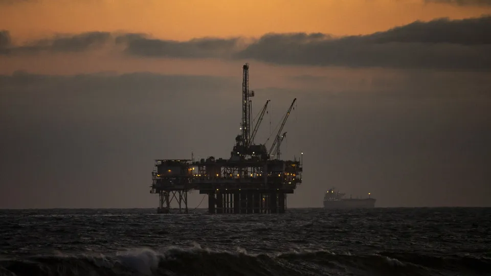 Já vale mais de 90 dólares: Brent atinge máximo desde abril