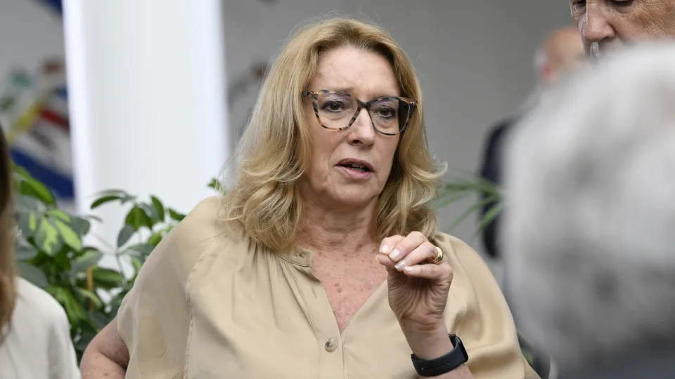Ministra reúne-se com UGT e patrões segunda-feira sobre lei