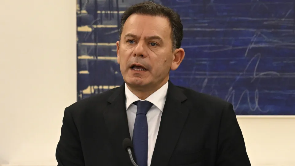 Montenegro pede a Costa que não se enfraqueça mercado de