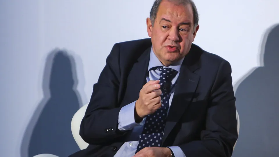 "Os EUA estão com a China numa luta titânica"