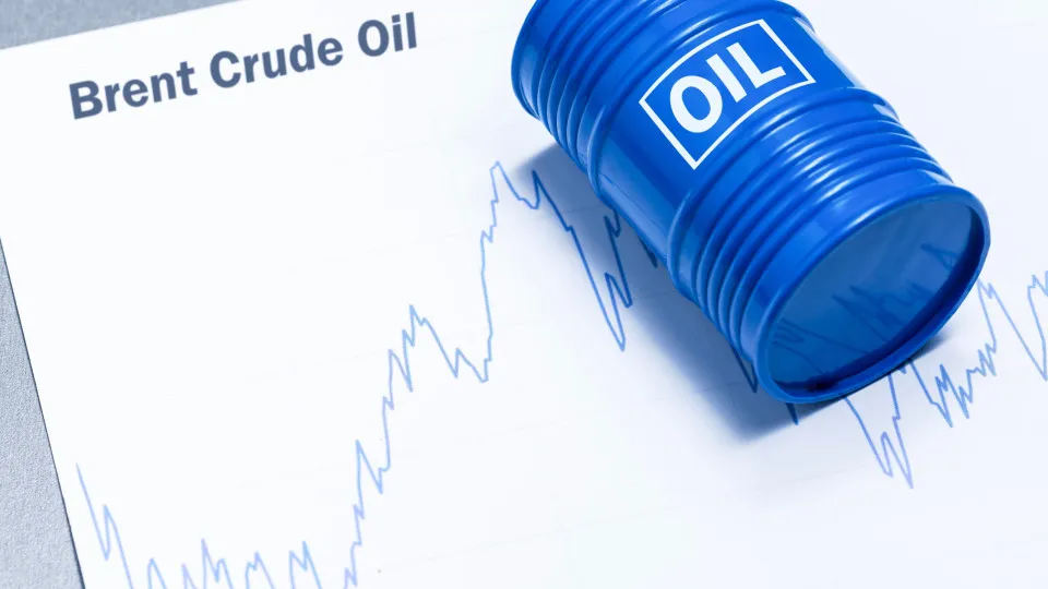 Petróleo Brent sobe 6% para cerca de 110 dólares e WTI 3%