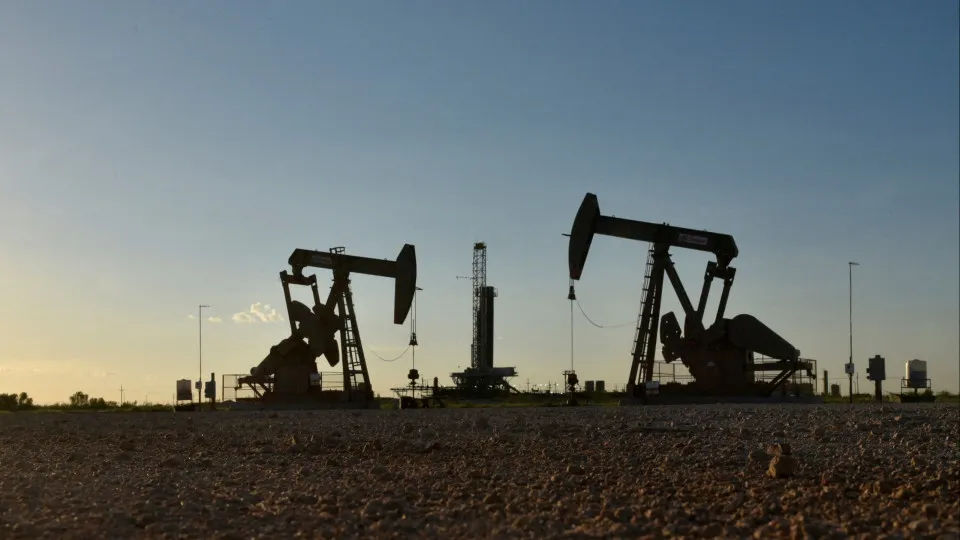 Petróleo Brent sobe mais de 2% para quase 115 dólares