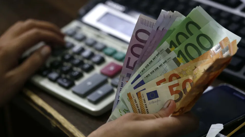 Portugal entre países com maior queda no rácio da dívida