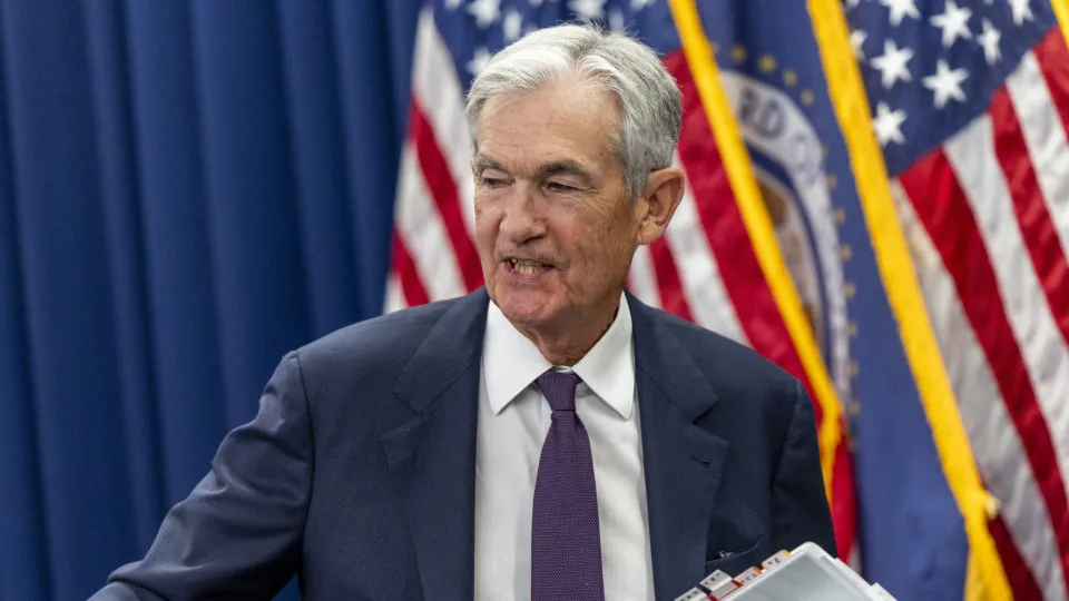 Powell afasta saída da Fed até terminar investigação movida