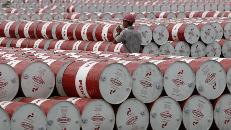 Preço do petróleo Brent abre a subir e aproxima-se dos 105