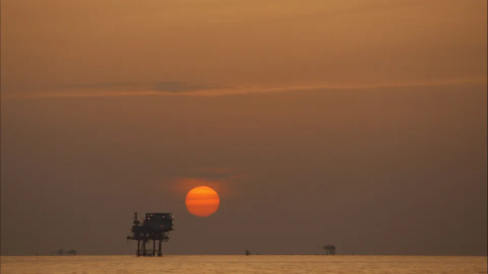 Preço do petróleo Brent sobe mais de 2% na abertura