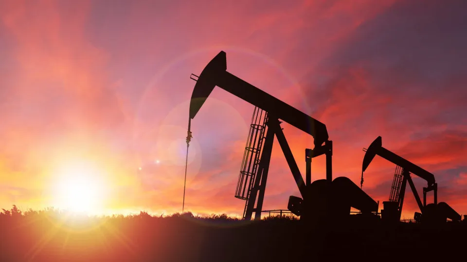 Preços do petróleo Brent disparam 8% após ataque ao Irão