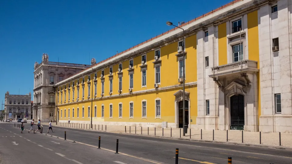 "Primeiro lote": Imóveis do Estado vão a hasta pública no