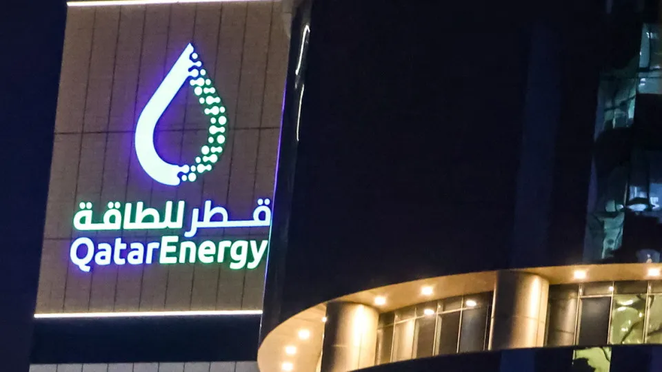 QatarEnergy suspende produção de ureia, polímeros, metanol e